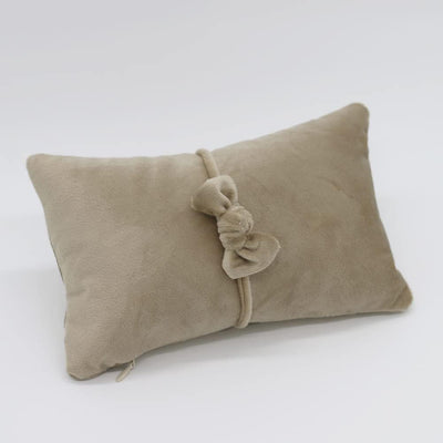 Almohada terciopelo para posar bebé con diadema bronceado