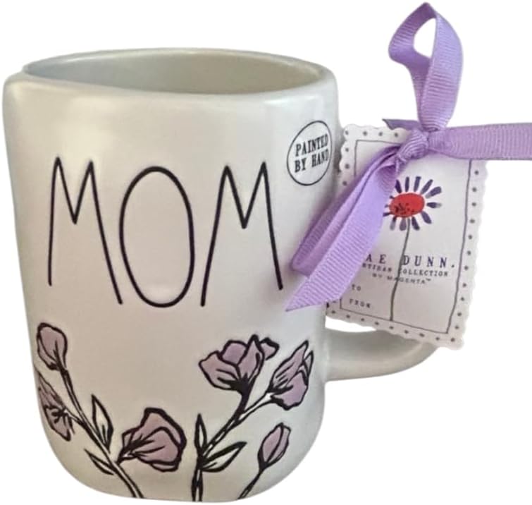 Taza de café y té de cerámica Rae Dunn Mom con flores moradas