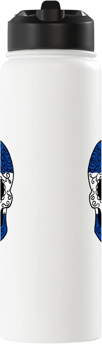 Bottella de agua aislada con calavera de acero inoxidable