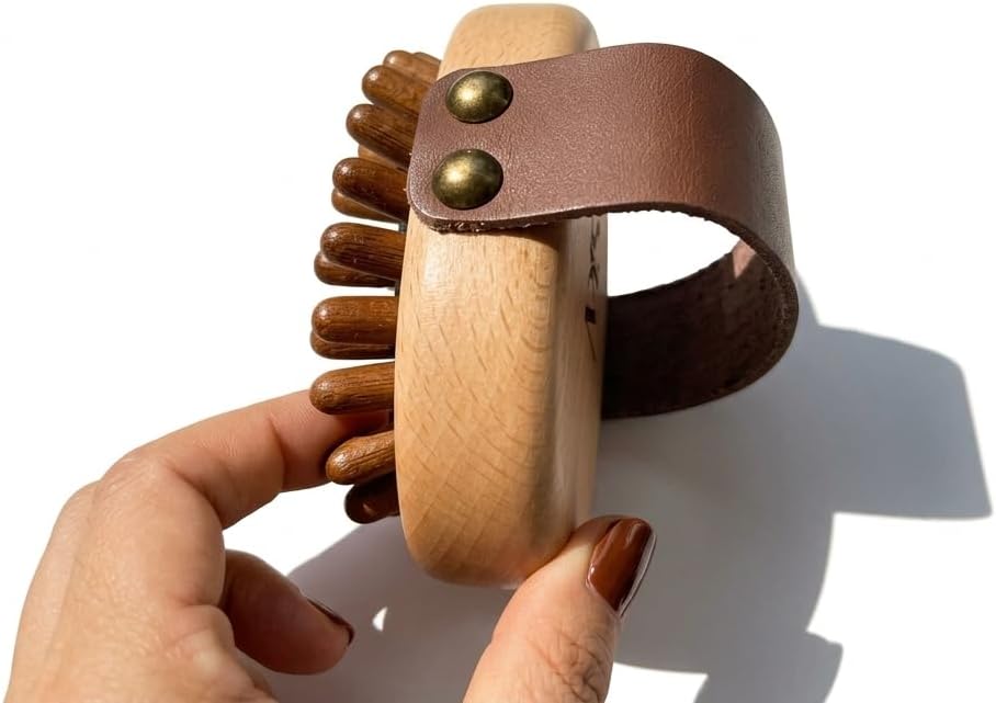Kit aseo caballo 8 pzas cepillos madera cerdas cuero