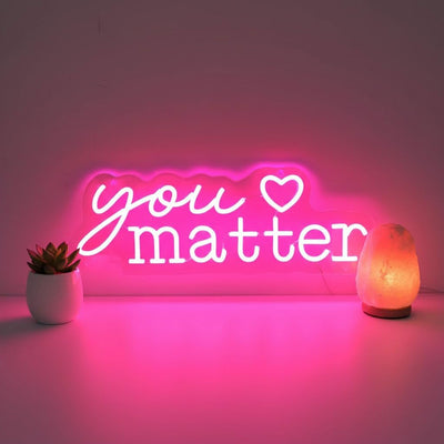 Letrero Neón Rosa con Corazón You Matter
