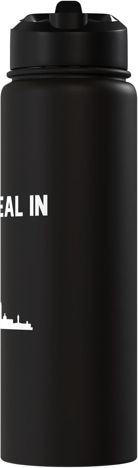 Botella de agua acero inoxidable aislada Kuala Lumpur