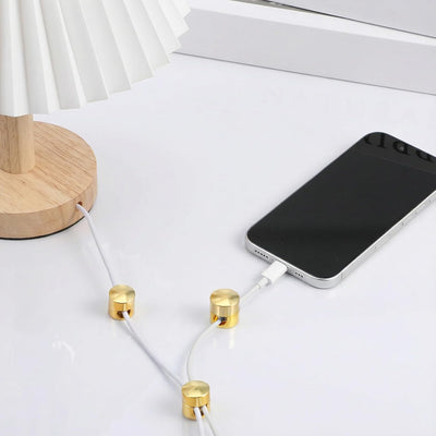 Mesita soporte adhesivo dorado para cables y cargadores