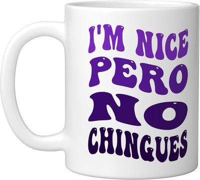 Taza cerámica con frase groovy latina en blanco