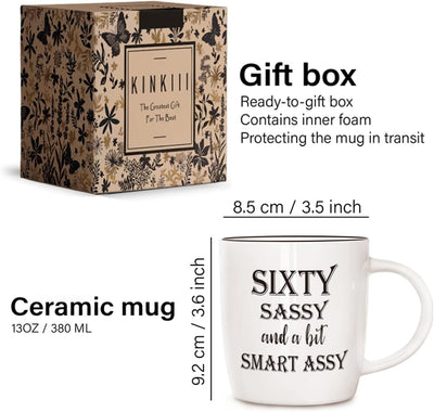 Taza café "Sassy and a bit Smart Ass" regalo mujer 60 cumpleaños