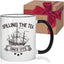 Taza de café con texto "Spilling the Tea Since 1773" para regalar a profesores