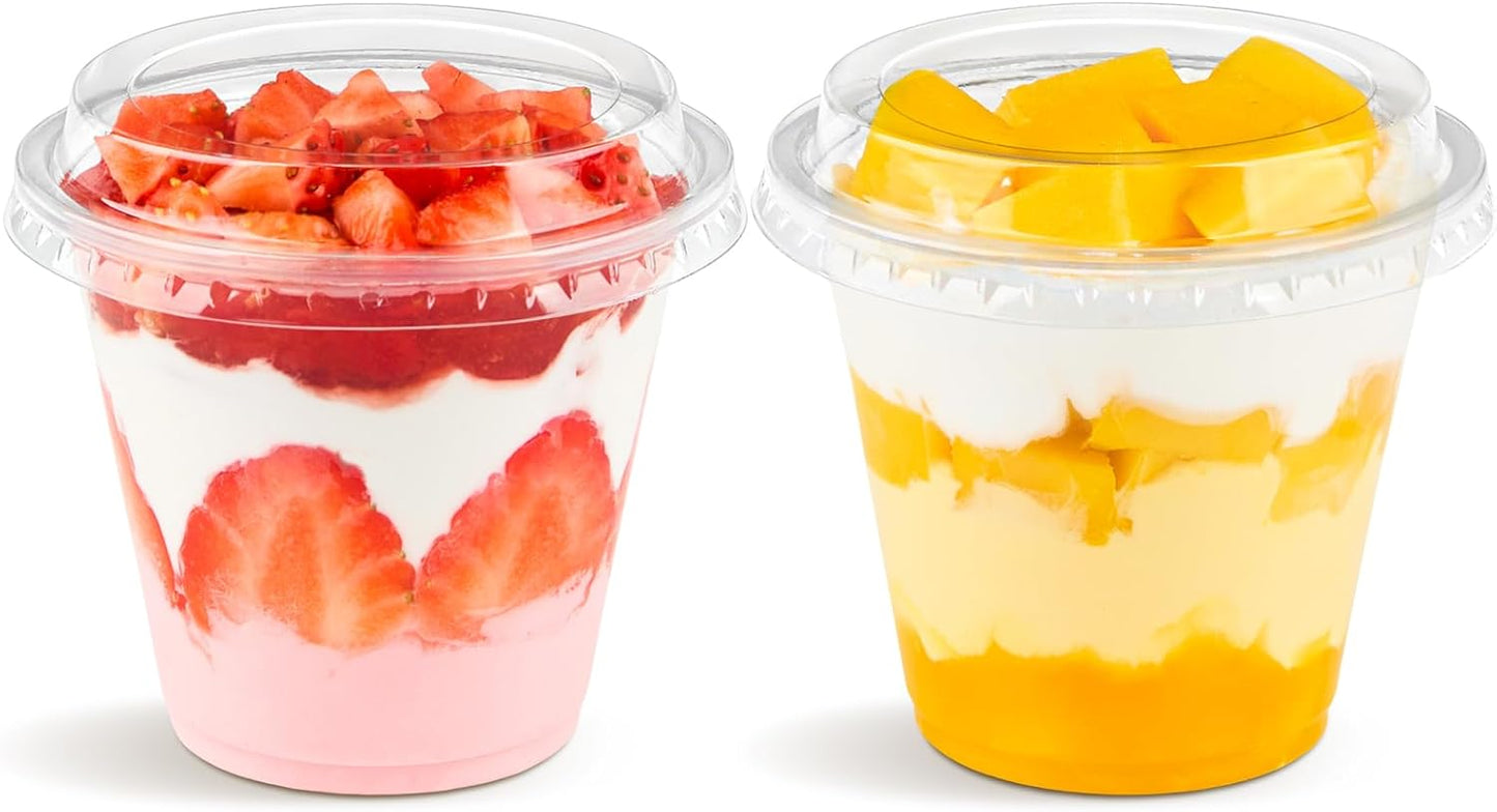 Paquete de 50 tazas de postre plástico transparente 9 oz con tapas altas