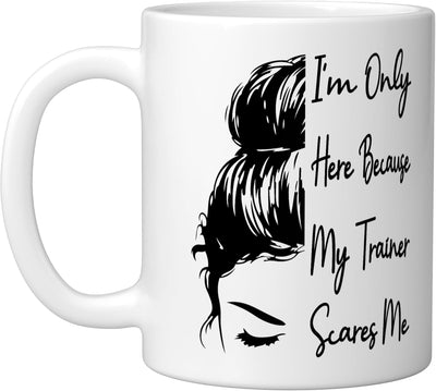 Taza de cerámica para gimnasio blanca I'm Only Here Because My Trainer Scares Me