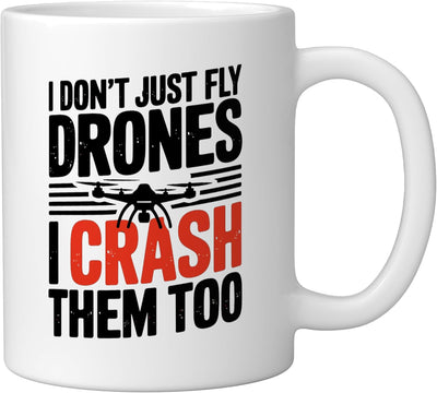 Taza de cerámica blanca con frase sobre drones