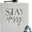 Frasco de cadera de acero inoxidable para mujer color blanco grabado Stay Classy con embudo