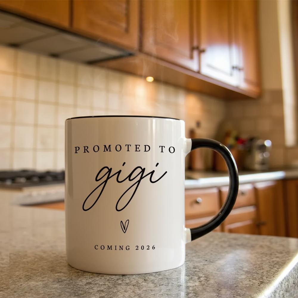 Regalo de anuncio de embarazo para abuela y bebé con taza de café