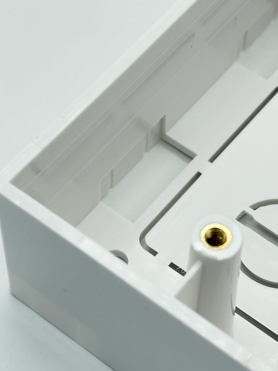 Caja eléctrica superficial baja tensión 1.37pulg blanca