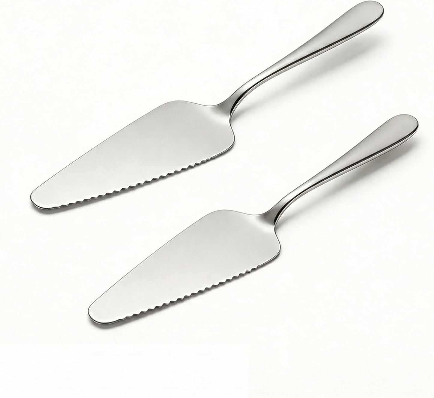 Servidor de espátula plateada para tartas con borde dentado y mango ergonómico