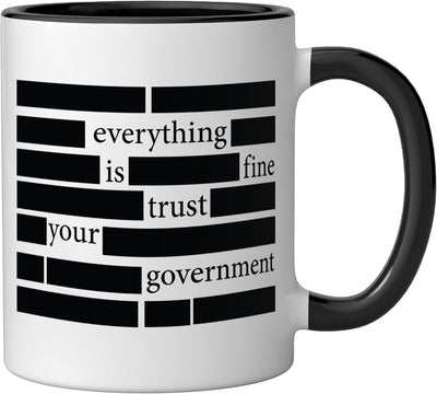 Taza cerámica divertida Everything is Fine confía en el gobierno negro/blanco