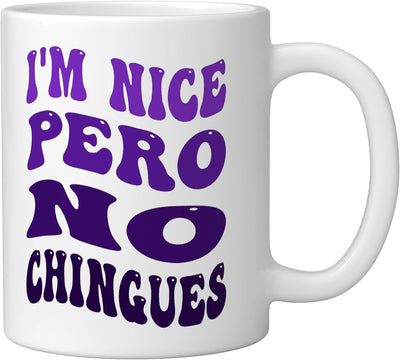 Taza cerámica con frase groovy latina en blanco