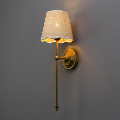 Lámpara pared vintage ratán brazo largo latón rústica dormitorio