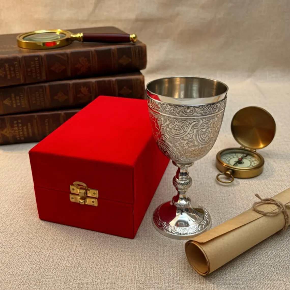 Cáliz Vino Grabado Plateado con Caja Regalo