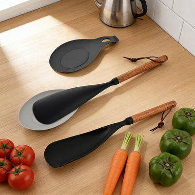 2 cucharas de silicona con mango de madera y reposarillas, espátula antiadherente color negro