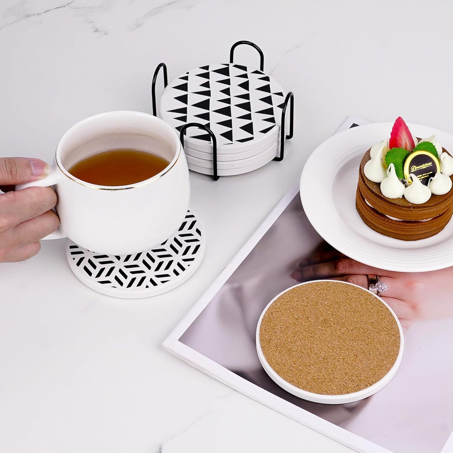 Set de 6 cojines para bebidas con soporte geométrico negro y blanco cerámica