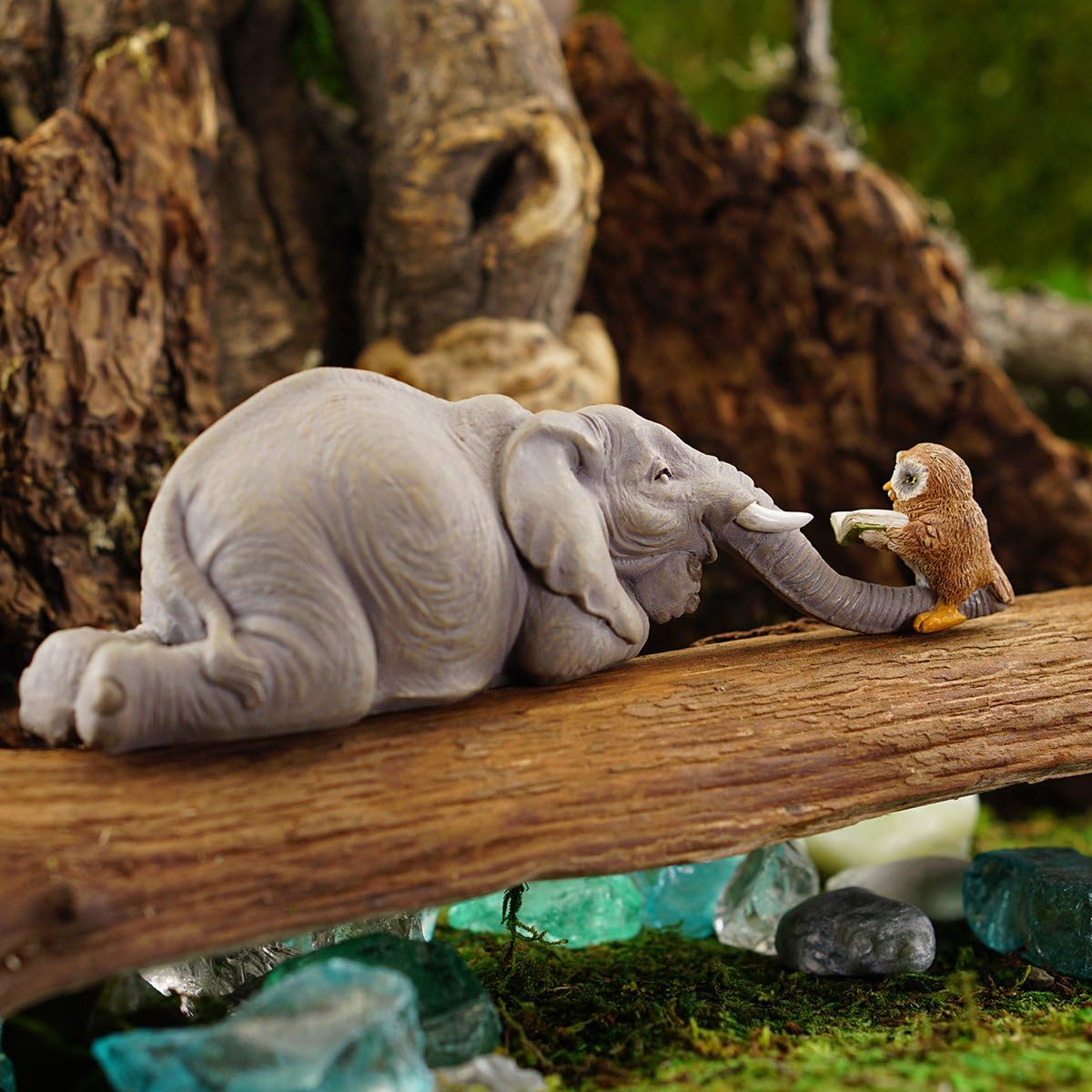 Libro elefante jardín mini con búho gris