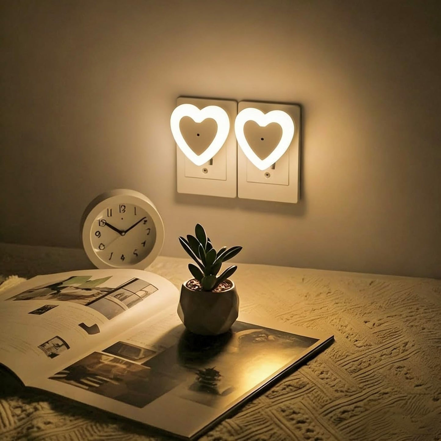Luces nocturnas LED enchufables forma corazón sensor automático