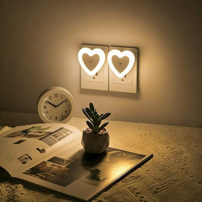 Luces nocturnas LED enchufables forma corazón sensor automático