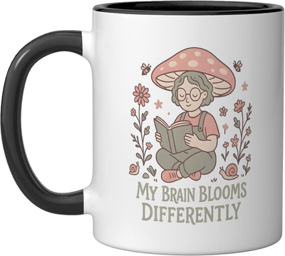 Taza cerámica estilo cottagecore con motivos botánicos negros y blancos