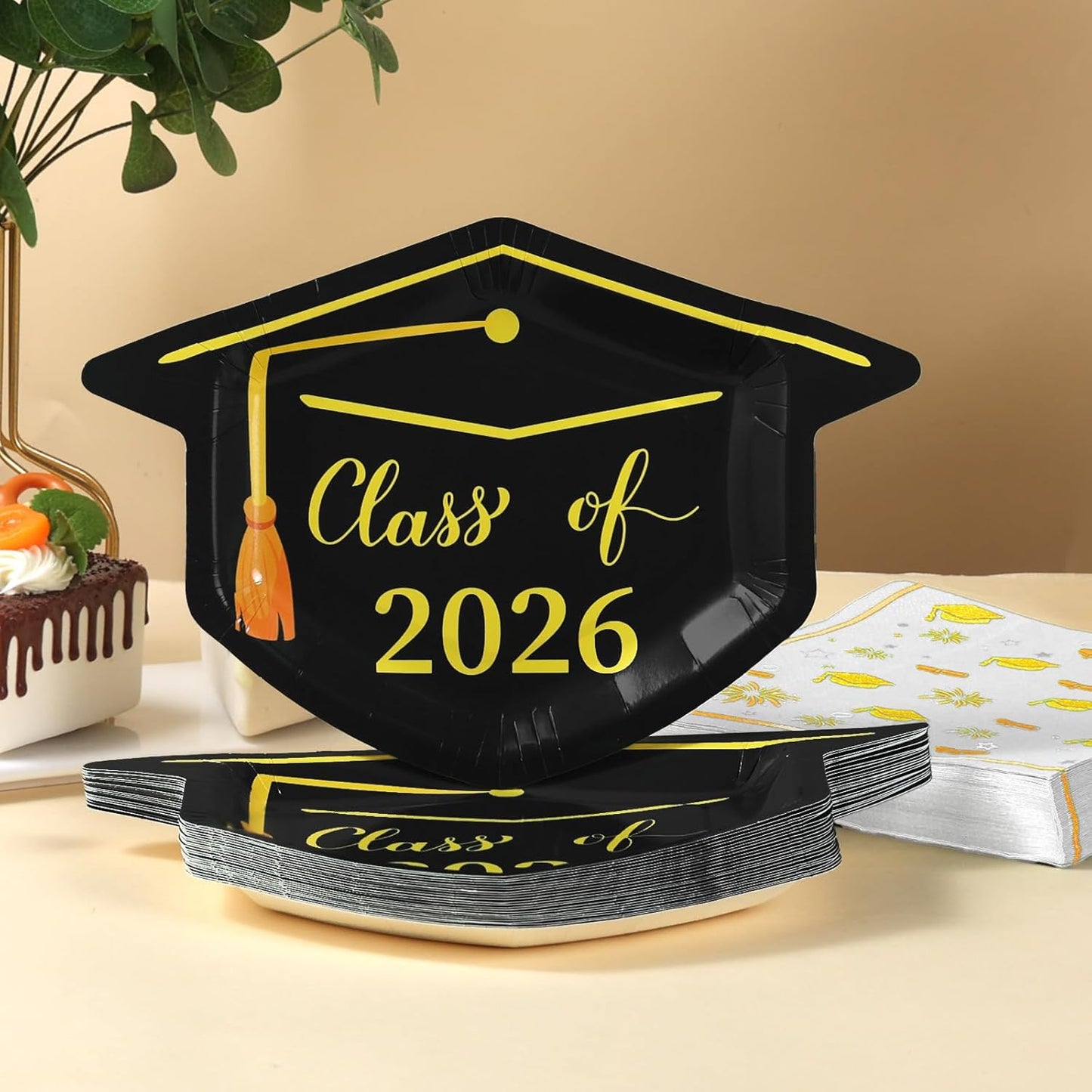 Juego de 100 platos y servilletas de graduacion clase 2026 con 50 platos de papel mortero y servilletas negras y doradas
