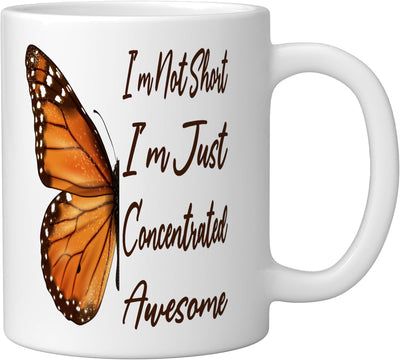 Taza de cerámica para chica alta divertida con mensaje 'No soy baja, solo estoy concentrada'
