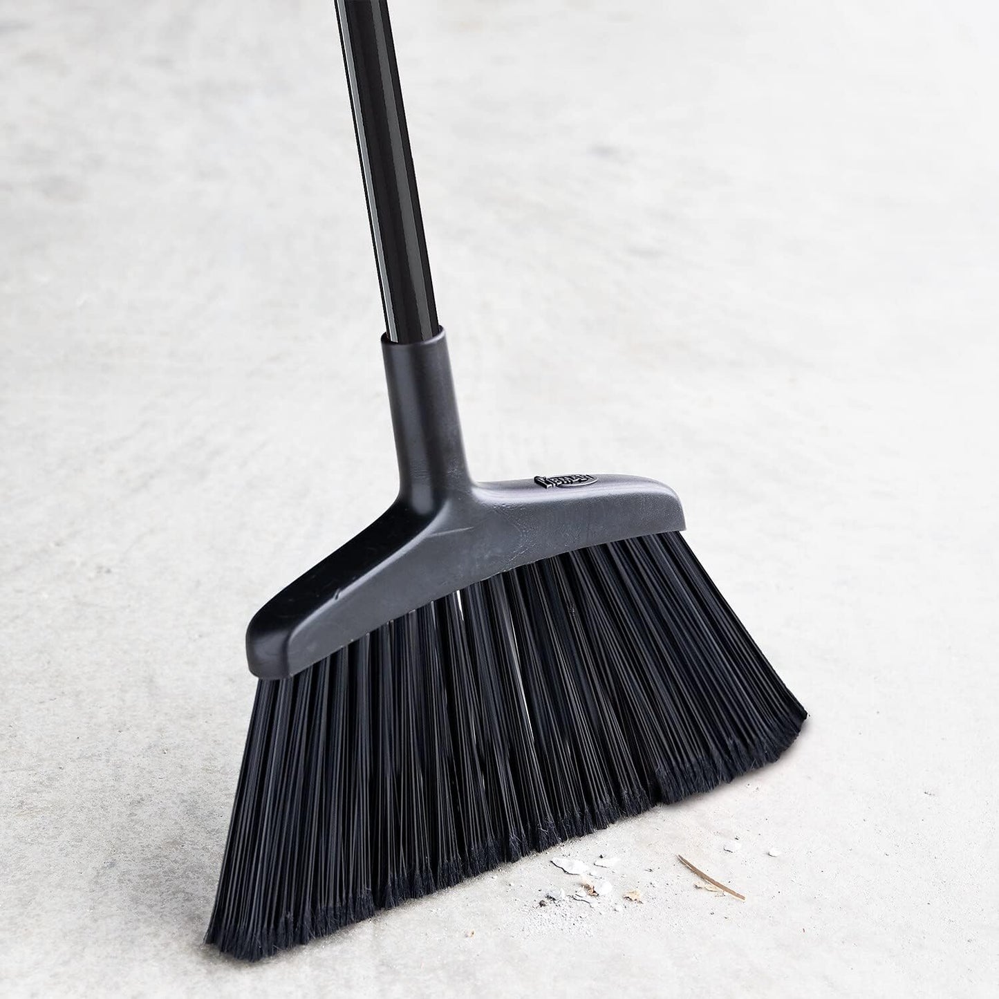 Escoba gran angular negro 55x15pulg