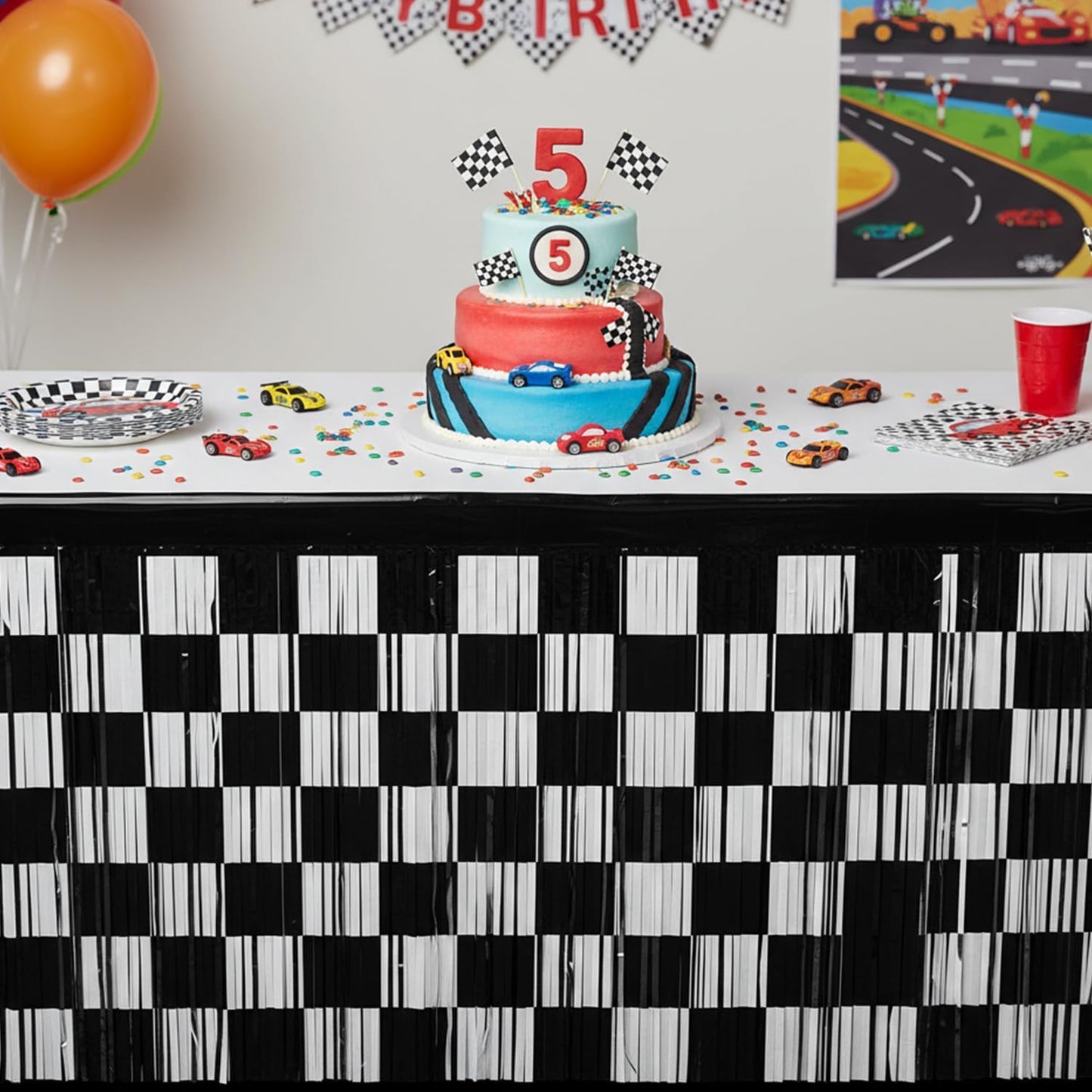 Falda de mesa metálica con flecos oropel para fiesta cumpleaños paquete 2 cortinas 29.5 x 108 pulgadas negro y blanco a cuadros