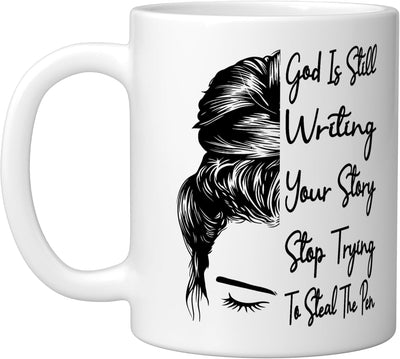 Taza de cerámica God Is Still Writing Your Story en blanco