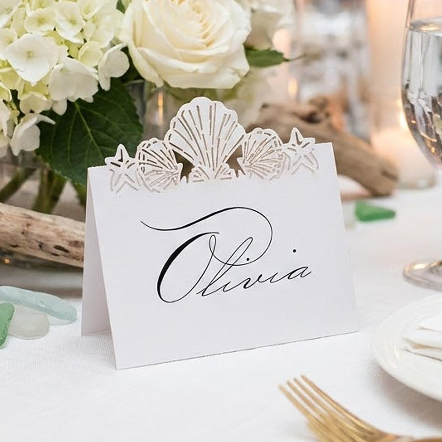 Tarjetas de mariposa blancas plegadas para mesa y eventos