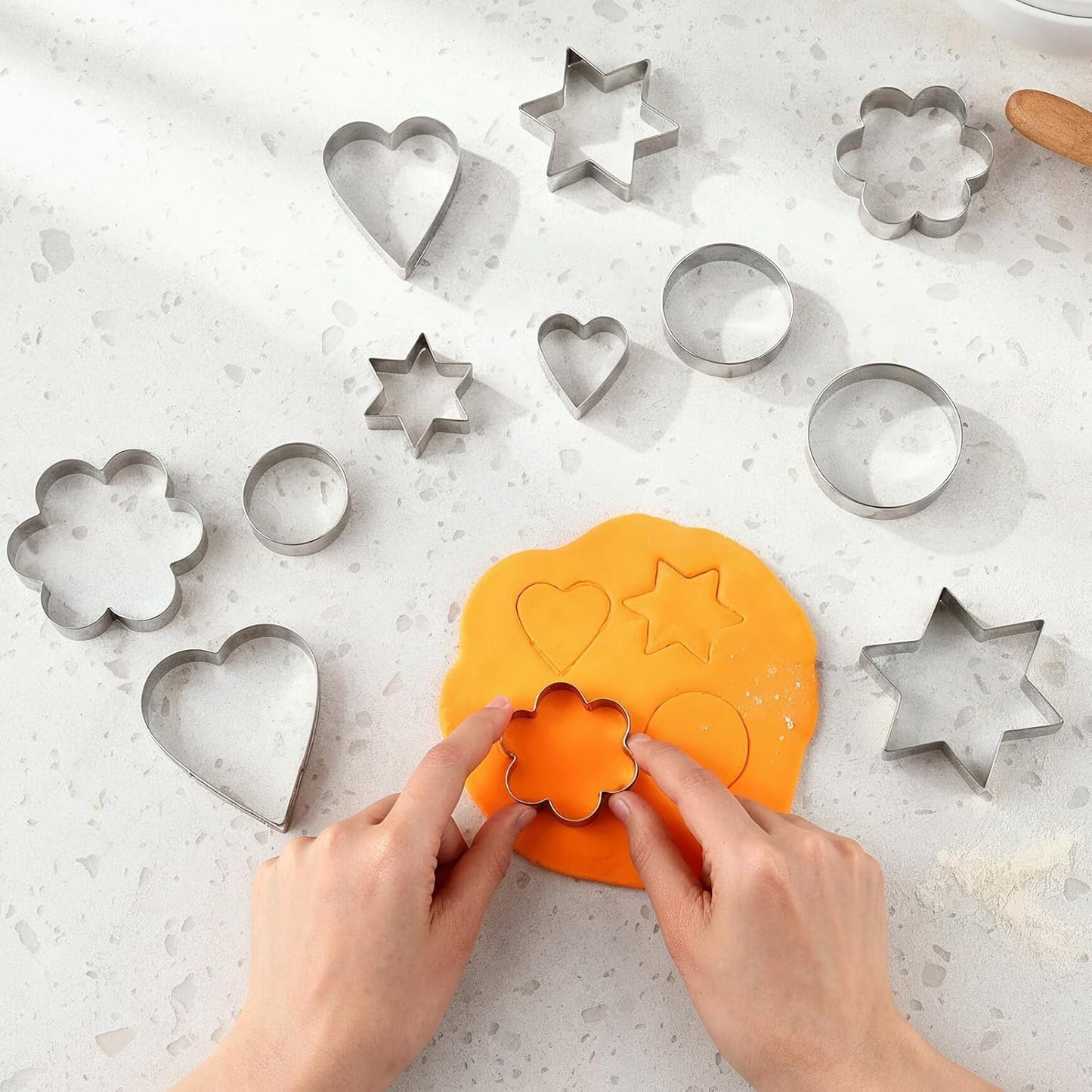 Juego de cortadores de galletas de metal 12 piezas corazones estrellas flores