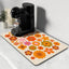 Tapete de secado de platos retro con flores naranjas de los años 70