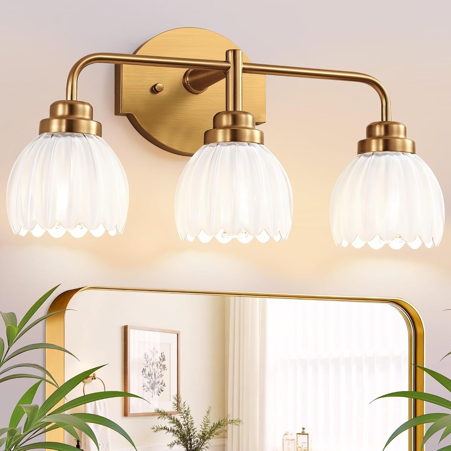 Lámpara baño dorada 3 luces tocador pantalla tulipán blanco leche