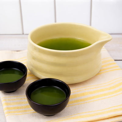 Cuenco de cerámica para matcha BlendWell con boquilla amarillo claro