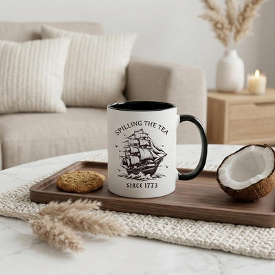 Taza de café divertida para profesores de historia con texto "Spilling the Tea Since 1773"