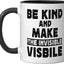 Taza de cerámica para conciencia sobre personas sin hogar negra/blanca
