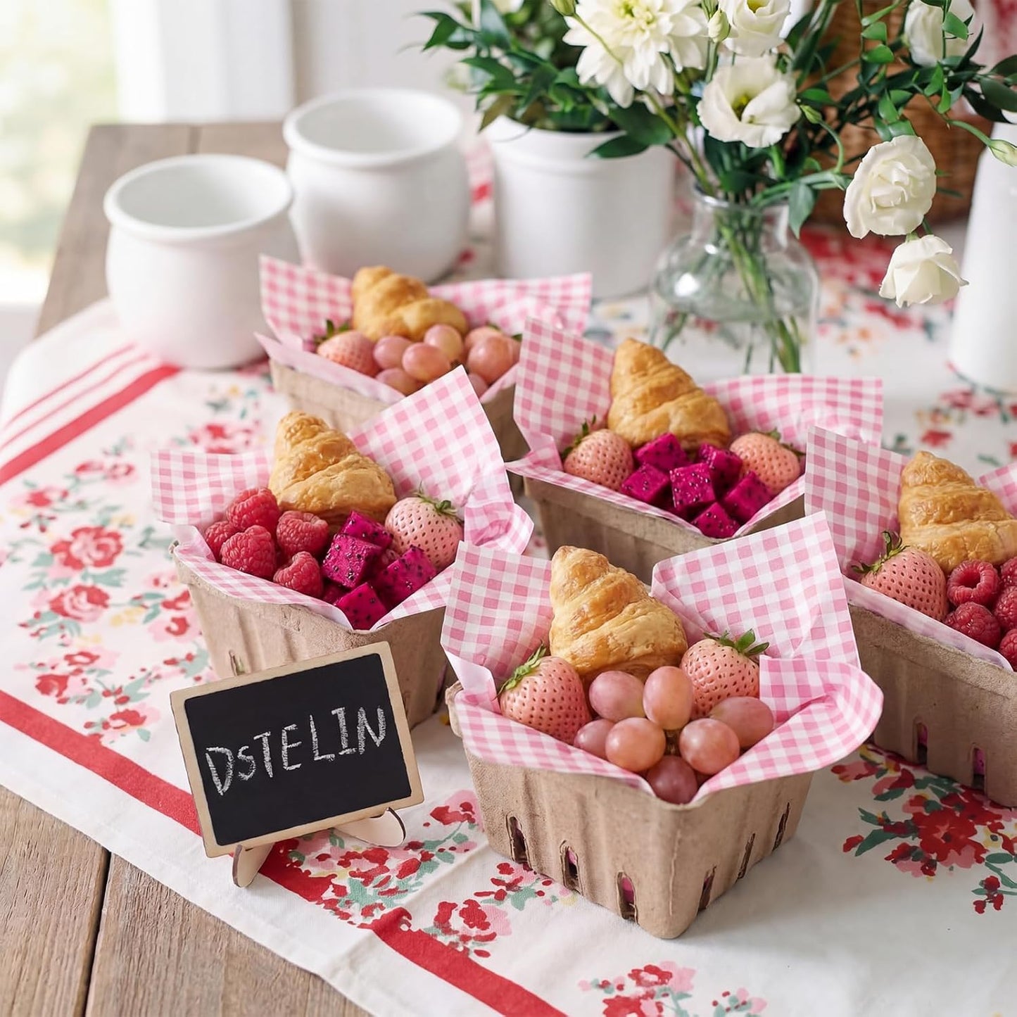 Juego de 24 cestas de fibra bayas Farmer Market Favors con hoja papel delicatessen
