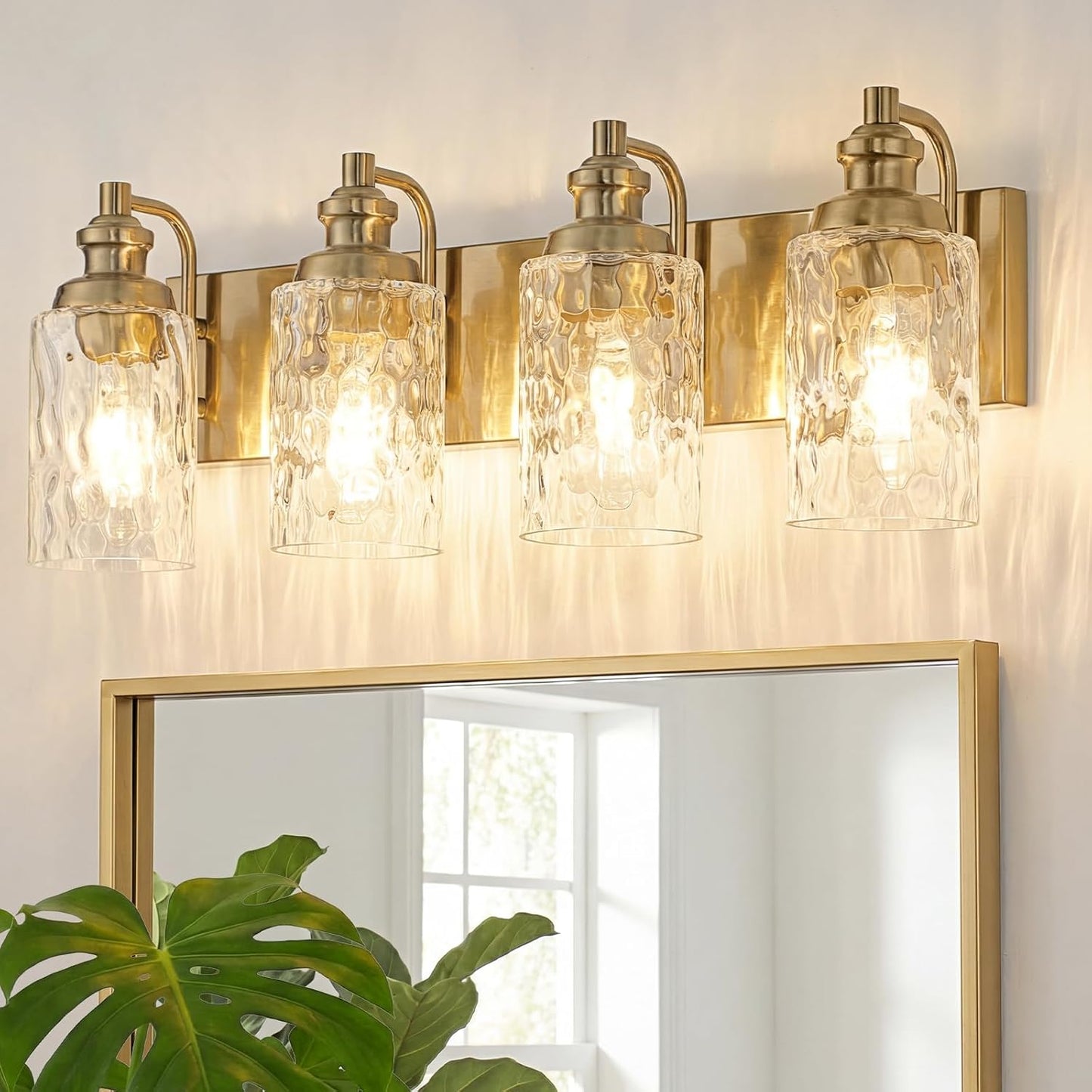Lámpara baño 4 luces sobre espejo latón cepillado vidrio martillado