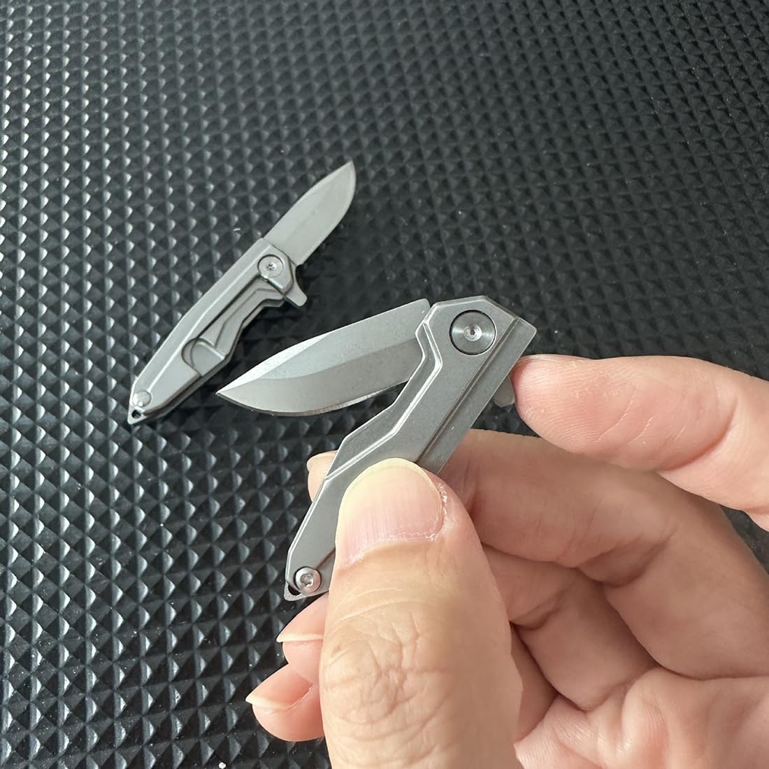 Cuchillo bolsillo plegable acero inox EDC con llavero