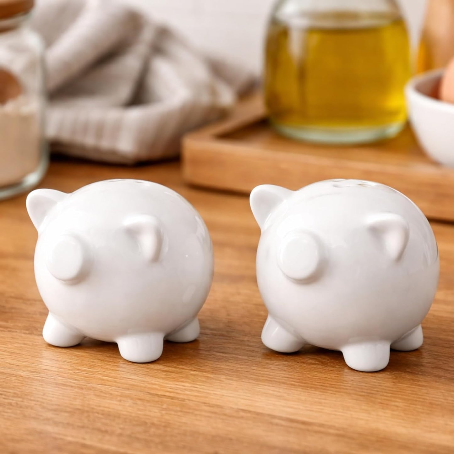 Salero y pimentero de cerdo blanco rústico para cocina y mesa de comedor
