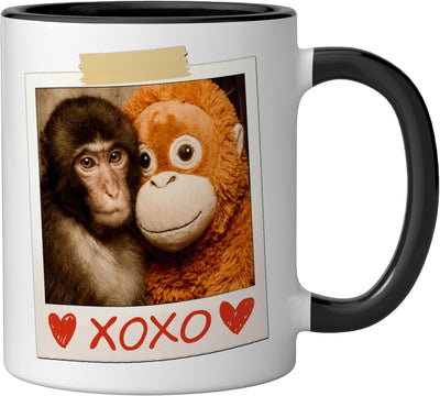 Taza cerámica Punch Monkey vintage retro foto abrazos amigos negra/blanca