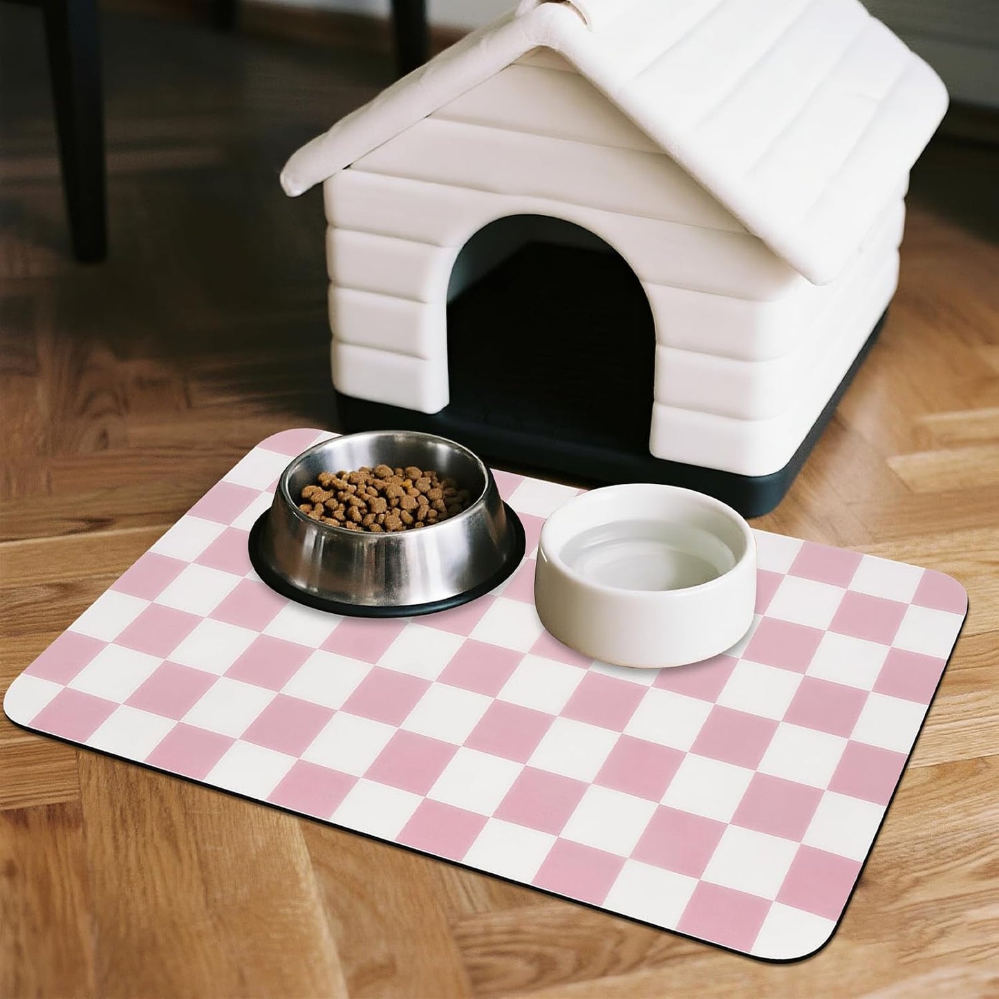 Tapete comida perros a cuadros absorbente 12x20pulg color rosa
