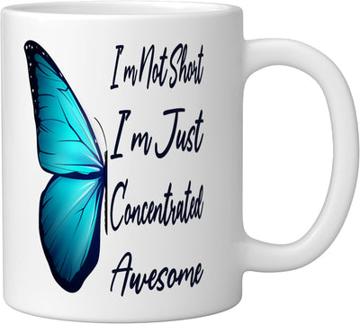 Taza de cerámica para chica alta divertida con mensaje 'No soy baja solo estoy concentrada'