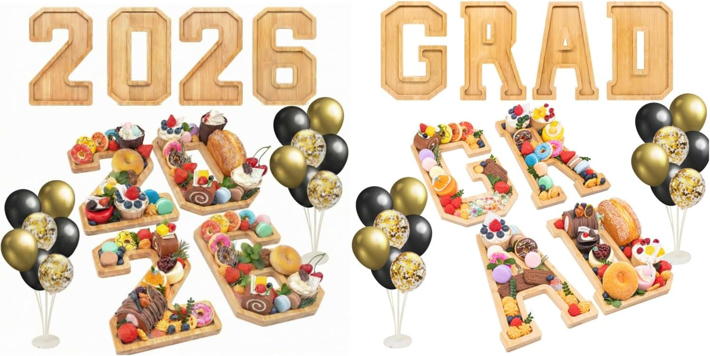 Caja decoración graduación 2026 con tablero números y globos