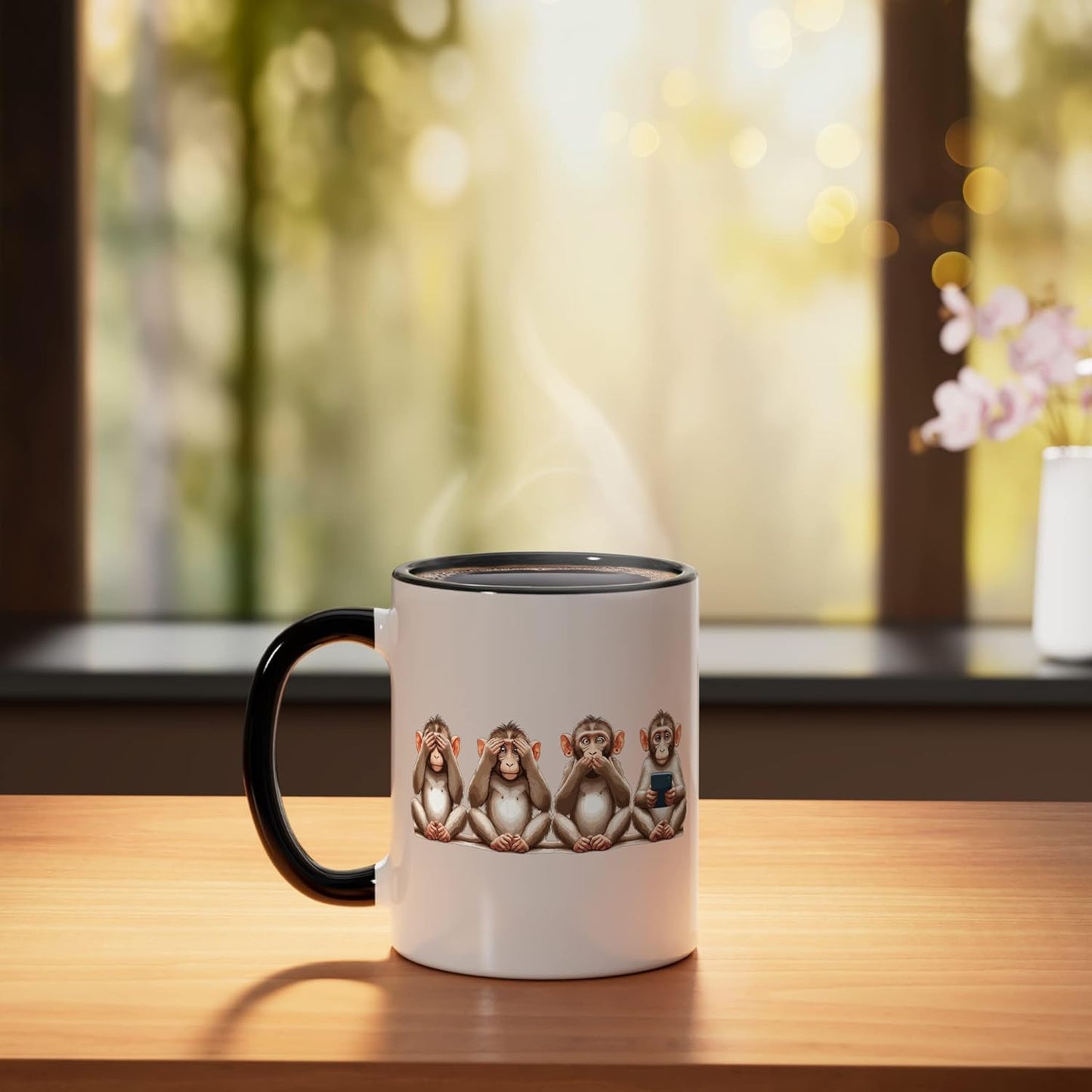 Taza cerámica de monos sabios usando teléfono, negro/blanco