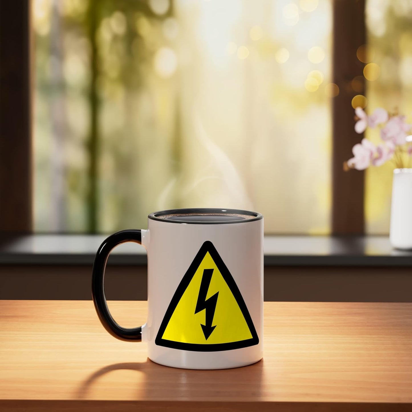 Taza cerámica símbolo alta voltaje negra/blanca