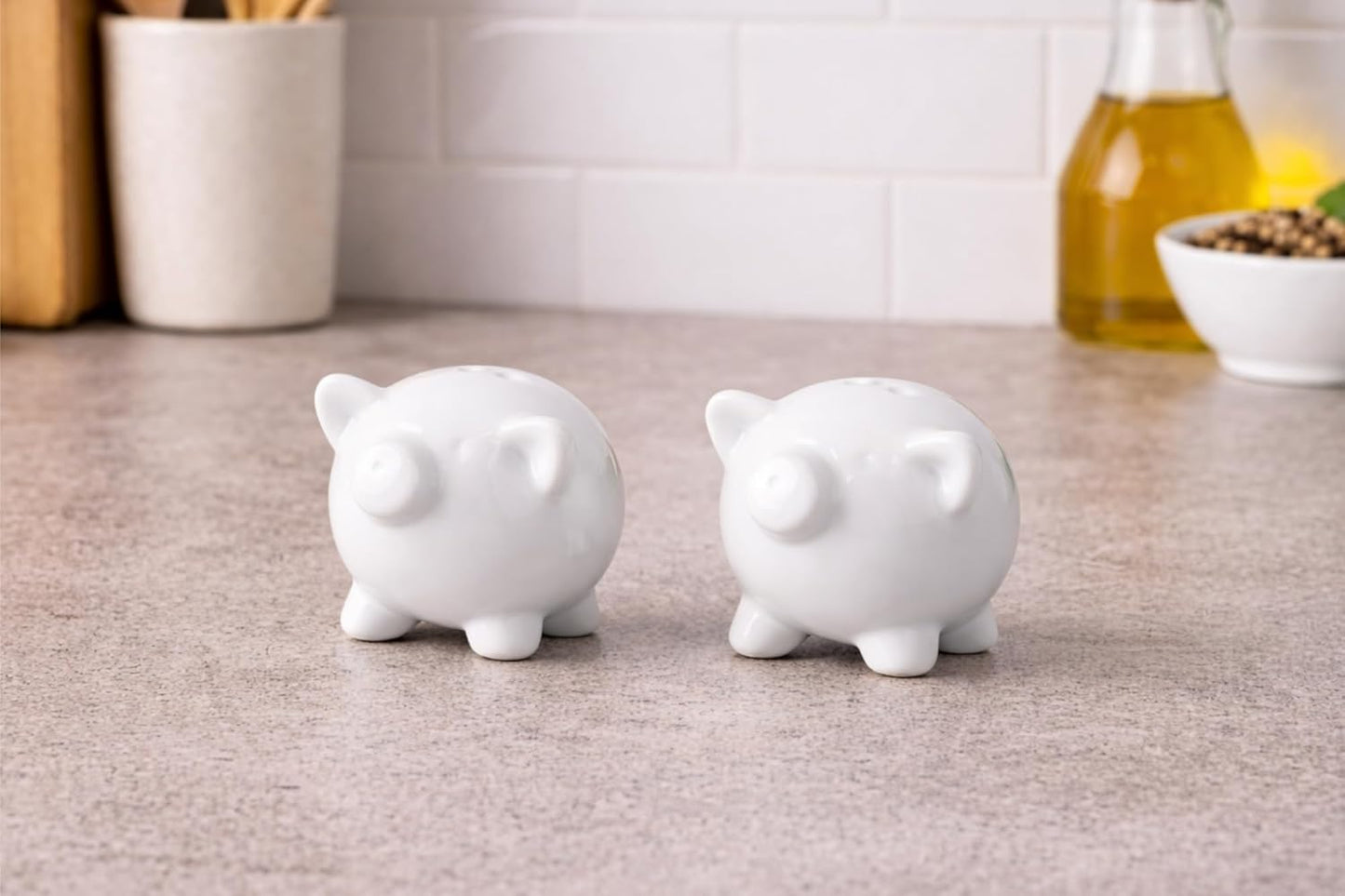 Salero y pimentero de cerdo blanco rústico para cocina y mesa de comedor